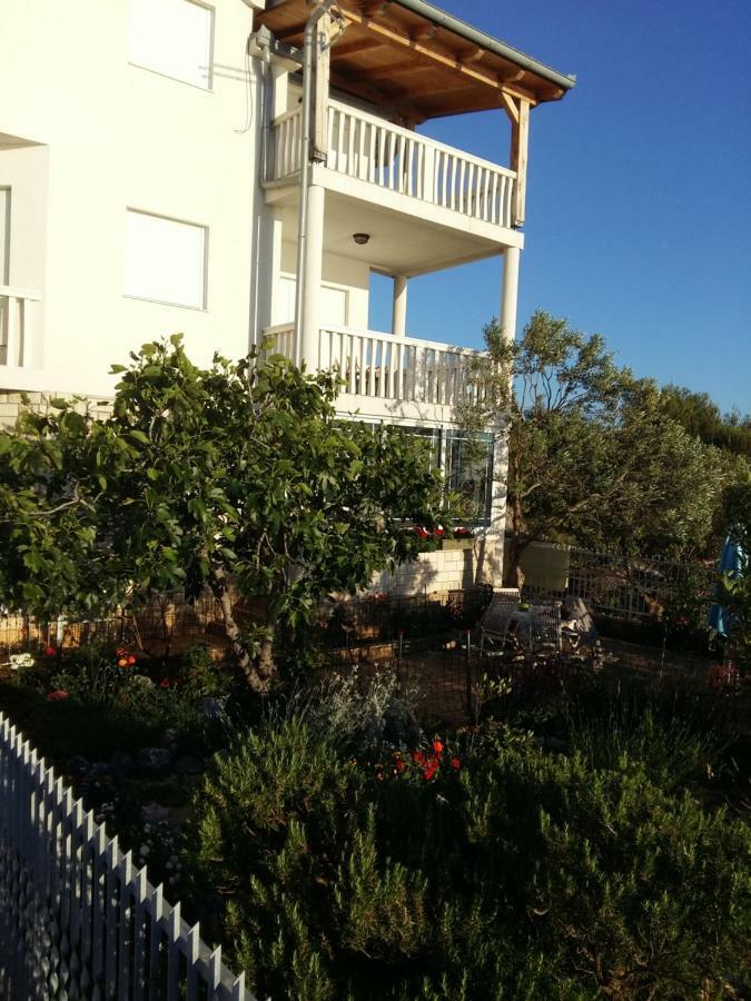 Apartments Nevjestic Primosten Exterior photo
